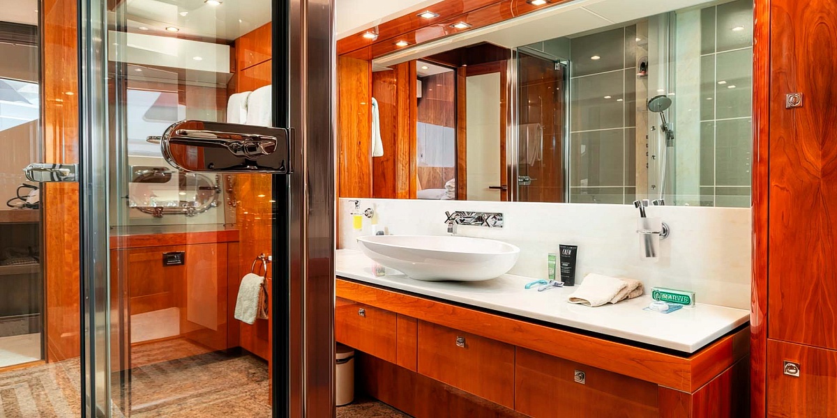 Аренда мега яхты 	Sunseeker 115 Predator в Сочи